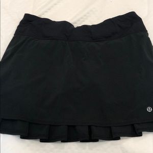 Lululemon black ruffle skirt EUC size 6 Tall